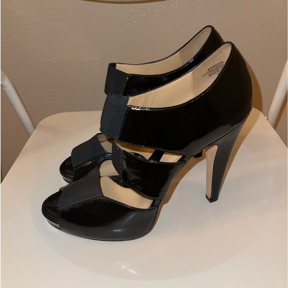 BOUTIQUE 9: Black Bootie (without box) - Picture 1 of 8